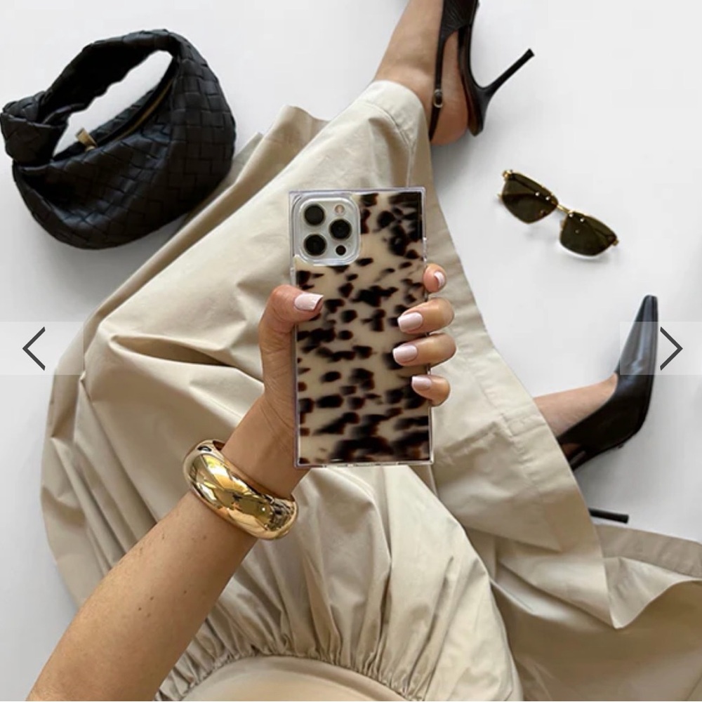 FLAUNT square blonde tortoise shell iPhone 17 pro case with MagSafe